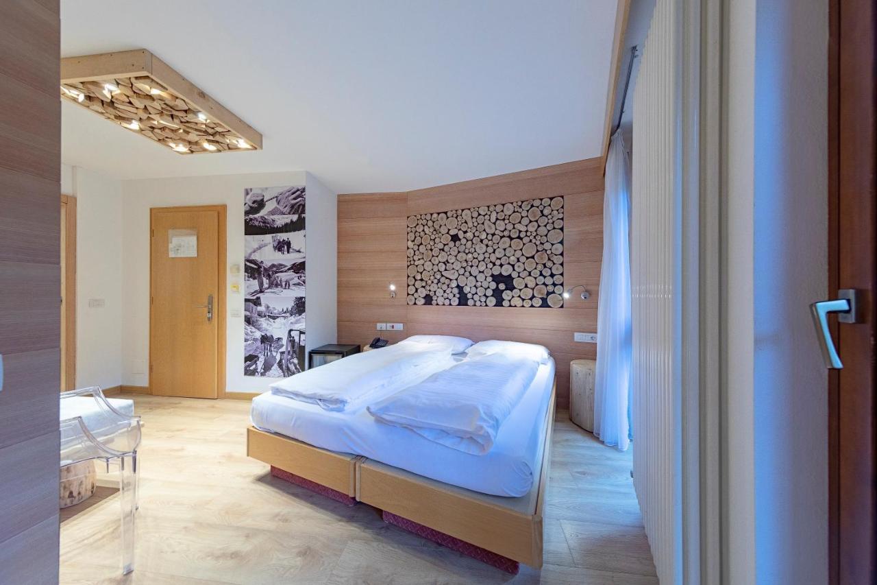 Hotel Cristiania Madonna di Campiglio Bagian luar foto